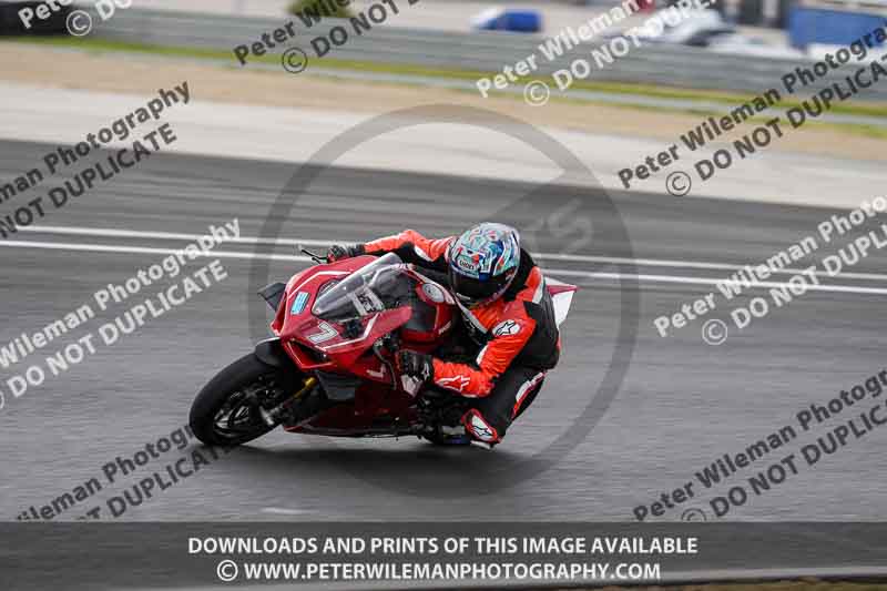 cadwell no limits trackday;cadwell park;cadwell park photographs;cadwell trackday photographs;enduro digital images;event digital images;eventdigitalimages;navarra;no limits trackdays;peter wileman photography;racing digital images;trackday digital images;trackday photos